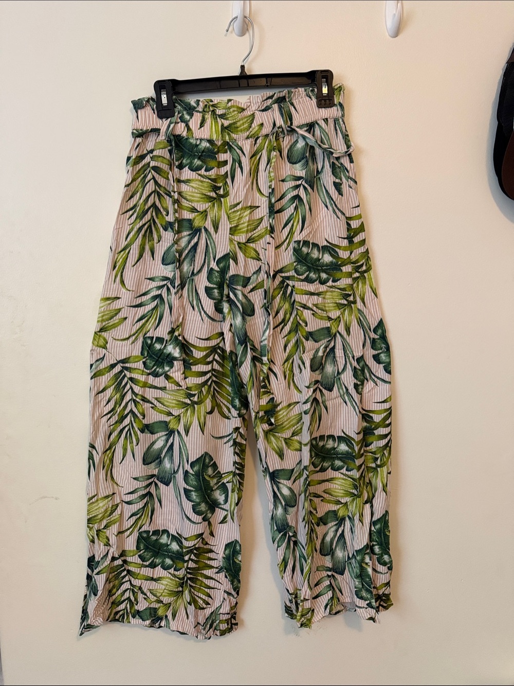 Green Tropical Leaf Wide-Leg Women's Pants
